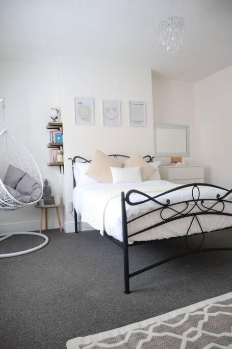 Spacious 1 Bedroom Apartment レスター エクステリア 写真