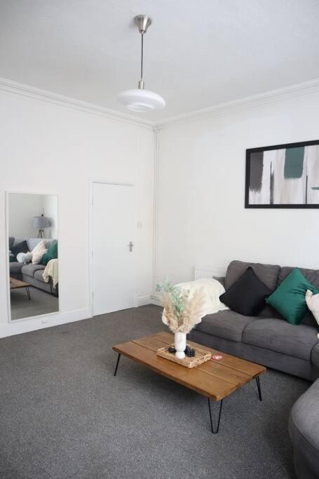 Spacious 1 Bedroom Apartment レスター エクステリア 写真