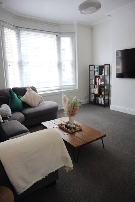 Spacious 1 Bedroom Apartment レスター エクステリア 写真