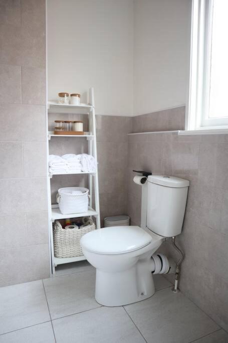 Spacious 1 Bedroom Apartment レスター エクステリア 写真